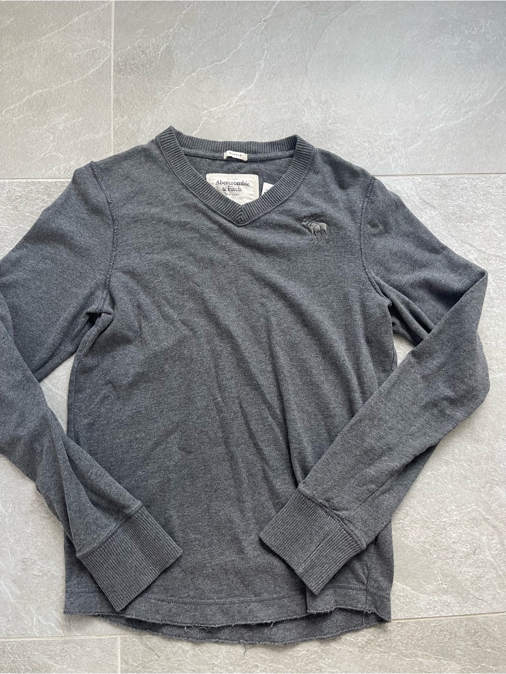 Abercrombie & Fitch Gray V‑Neck Logo Sweater